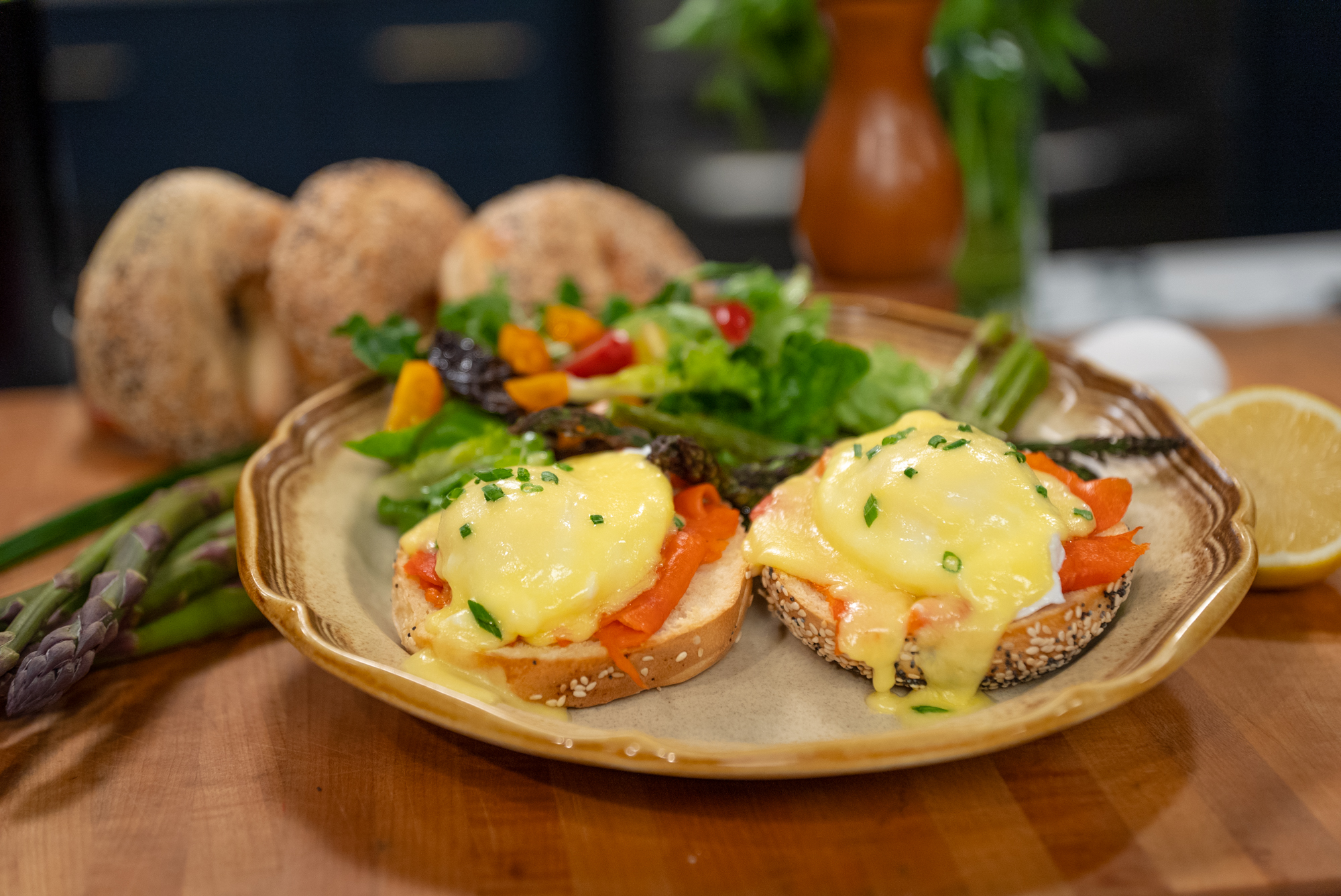 https://www.countrygrocer.com/wp-content/uploads/2022/12/EP-12-West-Coast-Eggs-Benny-01822.jpg